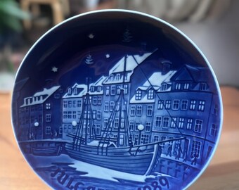 1989 Bing & Grøndahl Christmas Plate: Christmas Anchorage, Copenhagen Blue Collector Item