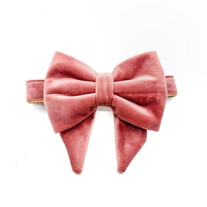 Arco de perro de terciopelo rosa rubor, arco extraíble para collar, accesorio de perro de evento especial, accesorio de perro niña, arco de marinero desmontable, boda de perro