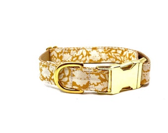 Collier de chien de fleur d'or - collier de chien de printemps/été - matériel en laiton - boucle d'or - collier de fleur jaune - collier floral - collier de chien de boho