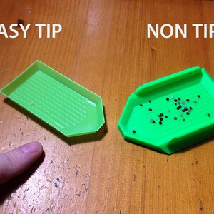 May include: Two green diamond painting trays, one labeled "EASY TIP" and the other labeled "NON TIP". The tray labeled "EASY TIP" has a ridged surface, while the tray labeled "NON TIP" has a smooth surface.