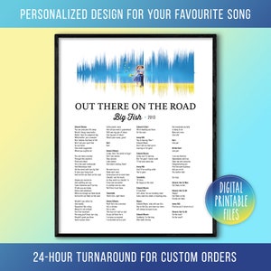 Puede incluir: Un archivo digital imprimible que presenta una impresión de letra de canción con un diseño de onda sonora. La letra es de la canción "Out There On The Road" de la película "Big Fish". La impresión es en blanco y negro y tiene un aspecto vintage.