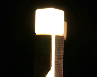 BALKEN, Holz zeitgenösser Lampe. Futuristische Lampe. NaturLampe. Handgemachte KirschholzLampe. Epoxidharz Led Lampe.