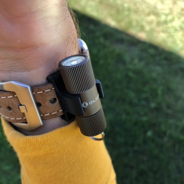 Olight i1R 2 Blitz Clip für Apple Watch Armband! Olight Clip Zubehör