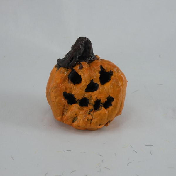 Calabaza en miniatura hecha a mano - Mini jack o linterna con luz de té LED en escala 1:22 Perfecta para decoraciones de Halloween y accesorios de otoño