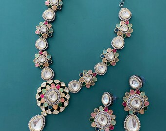Collar Simraan Kundan en multicolor