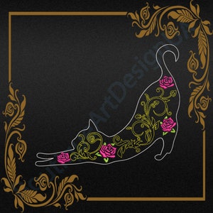 Könnte beinhalten: Eine schwarz-weiße Silhouette einer Katze mit einem floralen Design im Inneren. Die Katze streckt sich und hat rosa Rosen auf ihrem Körper. Das Bild ist mit einem goldenen, verzierten Design gerahmt.