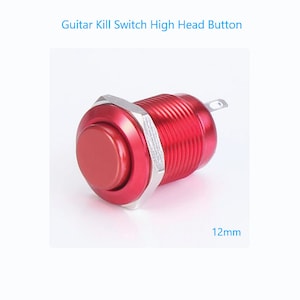 Op de afbeelding: Rode metalen kill switch-knop met een diameter van 12 mm. De knop heeft een verhoogde, ronde kop en een zilveren metalen basis.