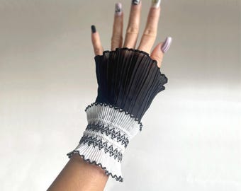 Black and White Ruffled Fingerless Lace Cuffs: Gothic Bridgerton Boho Bridal Fingerless Gloves