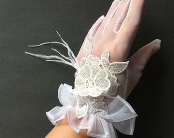 Sheer Gloves Wedding with Flower Lace and Feather, Tulle Lace Gloves Wedding, Short Wedding Gloves, Bridal Gloves Ivory, White Lace Gloves