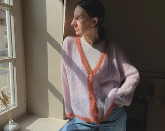 Cardigan en soie mohair moelleux violet clair avec bords de couleur rouille - pull d'été mince et ample - coupe décontractée - cardigan v léger - prêt à expédier