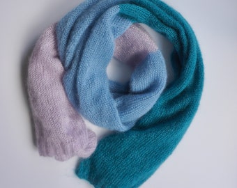 Bufanda de seda mohair de punto suave - azul claro púrpura azulado - chal esponjoso - bufanda de punto - hilo natural - bufanda colorida