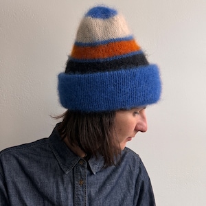 Chapéu de seda mohair fofo - grosso e quente - listras coloridas azul laranja preto cru - chapéu reversível - gorro de mohair grosso