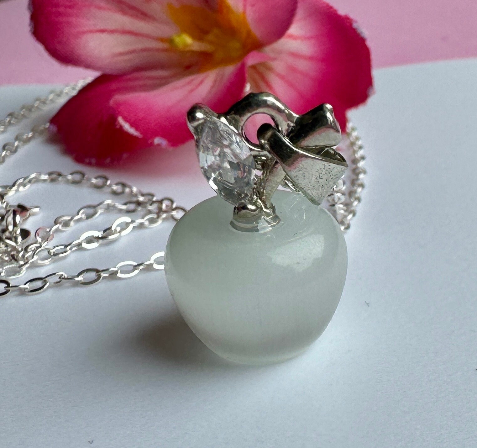 Collier Pendentif Cristal Pomme Rouge - Plaqué Or Blanc (Neuf)