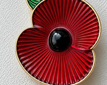 Red Enamel Poppy Brooch – Gold-Tone Remembrance Day Pin with Leaf