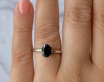 Black Tourmaline Ring / Sterling Silver Ring / Rhodium vermeil / Healing Gemstone / Gifts for her / Oval Cut / Black Tourmaline Dainty Ring