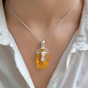 Amber Pendant / 925 Sterling Silver Pendant / Healing Gemstone / Gifts for her / Fancy Rough / Amber Jewellery / Statement Amber Pendants