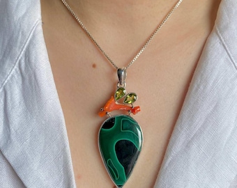 Pendentif en malachite, péridot, corail rouge / Argent sterling 925 / Pierre de guérison / Pear Cab / Bijoux en malachite / Pendentif tendance MLC-P-54.