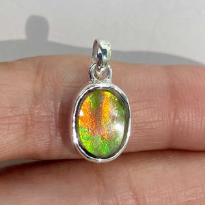 Ammolite Pendant / 925 Sterling Silver Pendant / Healing Gemstone / Gifts for her / Oval Cab / Ammolite Jewelry / Statement AML-P-212.