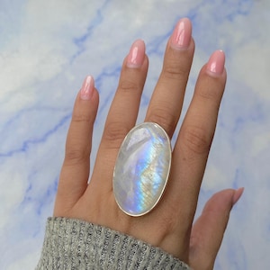 Moonstone Ring Size 7 / 925 Sterling Silver / Healing Gemstone / Gifts for her / Oval-Cab / Moonstone Jewelry / Statement Moonstone Ring