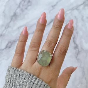 Prehnite Adjustable Ring / 925 Sterling Silver Ring / Healing Gemstone / Gifts for her / Round Cab / Prehnite / Statement Prehnite Rings