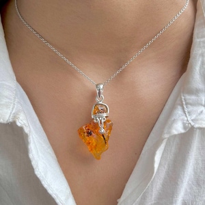 Amber Pendant / 925 Sterling Silver Pendant / Healing Gemstone / Gifts for her / Fancy Rough / Amber Jewellery / Statement Amber Pendants