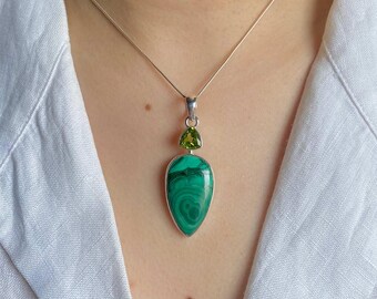 Malachite, pendentif péridot / Argent sterling 925 / Pierre de guérison / Cadeaux pour elle / Bijoux en malachite / Pendentif tendance MLC-P-34.