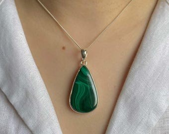 Pendentif en malachite / Argent sterling 925 / Pierre de guérison / Cadeaux pour elle / Pear Cab / Bijou en malachite naturelle / Pendentif tendance MLC-P-4.