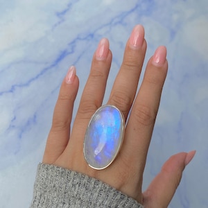 Moonstone Ring Size 7 / 925 Sterling Silver / Healing Gemstone / Gifts for her / Oval Cab / Moonstone Jewelry / Statement Moonstone Ring