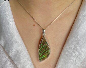 Collar con colgante de ammolita / Plata de ley 925 / Piedra preciosa curativa / Regalos para ella / Fancy Cab / Joyería llamativa de ammolita
