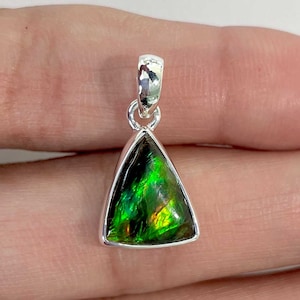 Ammolite Pendant / 925 Sterling Silver Pendant / Healing Gemstone / Gift for her / Trillion / Ammolite Jewelry / Statement Ammolite Pendant