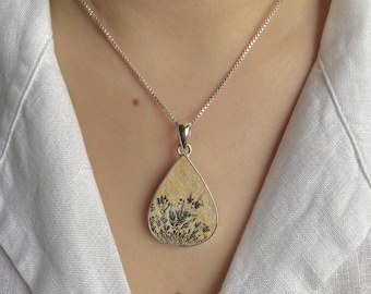 Pendentif en dendrite de psilomélane / Argent sterling 925 / Pierre de guérison / Cadeau pour elle / Bijou en dendrite de psilomélane / Pendentif tendance