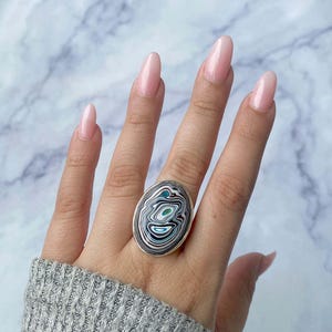 Fordite verstelbare ring / 925 sterlingzilveren ring / genezende edelsteen / cadeaus voor haar / ovale cabine / Fordite-sieraden / statement Fordite-ring