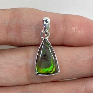 Ammolite Pendant / 925 Sterling Silver Pendant / Healing Gemstone / Gift for her / Trillion / Ammolite Jewelry / Statement Ammolite Pendant