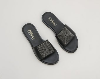 IRIDA スライドサンダル ラインストーンバックル付き、シックなサマーフラットシューズ（レディース）、ホリデーサマースライドサンダル（レディース）