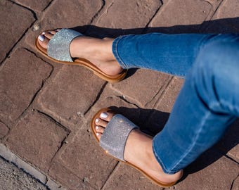 Sandalias de cuero KORNELIA, cómodas, con adornos negros, de cuero genuino, hechas a mano, de cuero griego e italiano.
