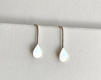 Tear drop shaped drop earrings handcrafted in sterling silver 925, small, dainty, modern, minimalist dangle earring, made in Australia