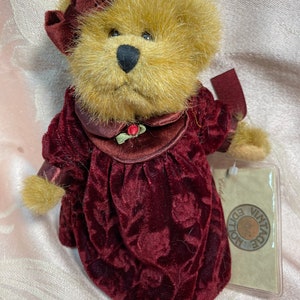 Vintage Collection Russ Berrie Bear ~ Paige - 6 inches