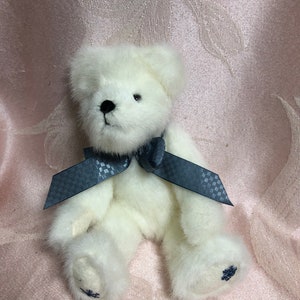 Vintage Boyds Bear Whilley Frostifeet ~ 8 inches