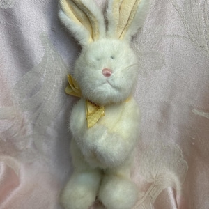 Vintage Boyds Rabbit Nibbley Sweetreats ~ 8 inches