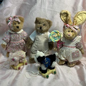 Vintage Boyds Bears Bailey and Lil’ Suie, Matthew and Lil’ Angus & Emily Babbit with Stands ~ 8 inches