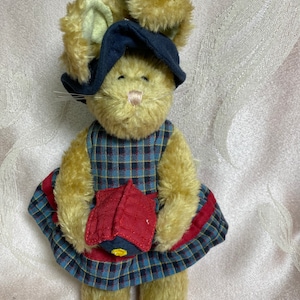 Vintage Boyds Bear Emily Babbit the Rabbit - 8 inches