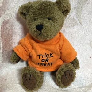 Vintage Boyds Bear T G Trickster ~ Trick or Treat Smell My Feet ~ 8 inches