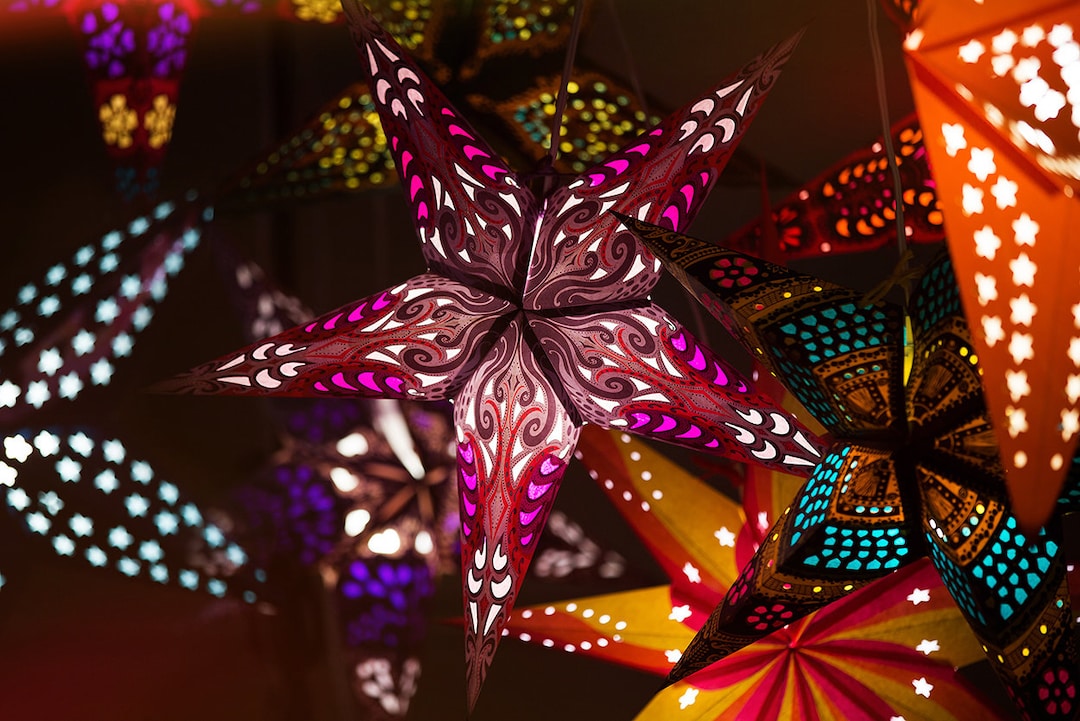 Star Paper Lanterns, Pendant Lights, Christmas Lights, Decorative Lighting, Hanging Lamp, String Lights, and Holiday Decorations