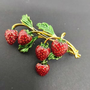 Erdbeeren, Vintage Schmuck, alte Brosche Erdbeer-Zweig, goldfarben, emailliert Bild 8