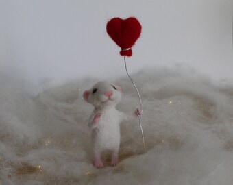 Needle felted mouse - gift for Valentine's day white needle felt mouse with red heart - miniature mouse Valentine's day decorations