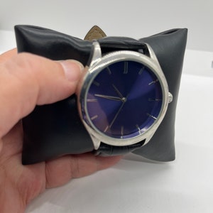 Blue dial men&#39;s watch
