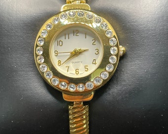 Vintage gold tone ladies bangle watch.