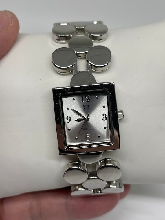 Vintage NY&Co Silvertone ladies watch