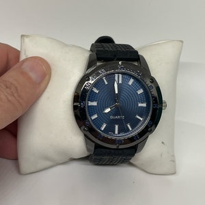 Men&#39;s blue faced watch