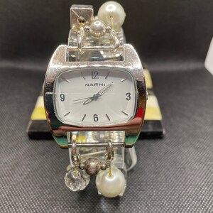 Vintage Narmi stretch charm ladies watch